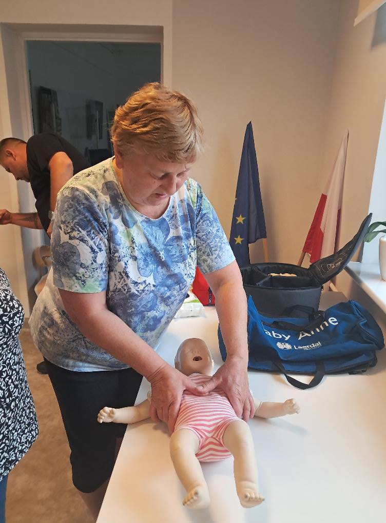 Prakyka ucisków na niemowlętach